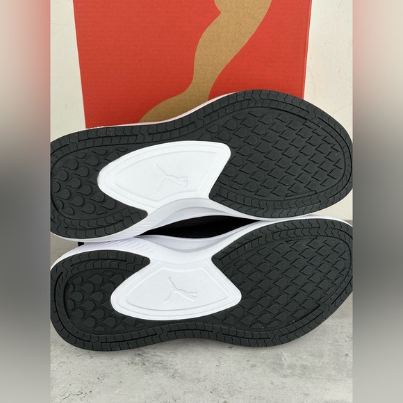 Puma Skyrocket Women’s Sneaker Size 8.5 Black New In Box - Picture 3 of 4